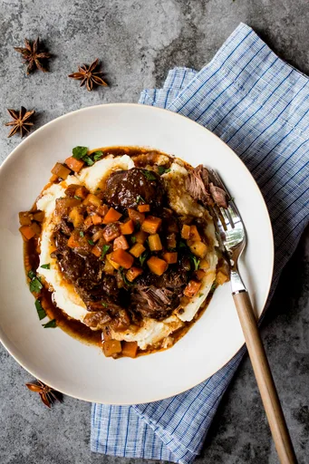 Boeuf braisé à la bière et à l’anis étoilé