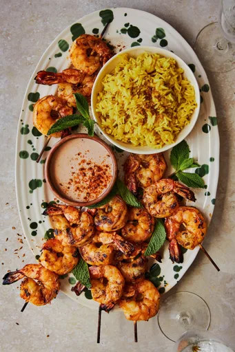 Brochettes de crevettes BBQ et riz à la marocaine