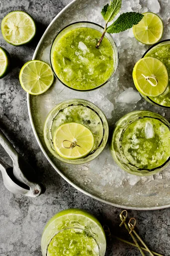 Limonada de menta y piña