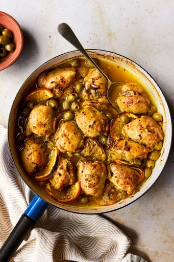 Pollo marroquí a la naranja y aceitunas verdes