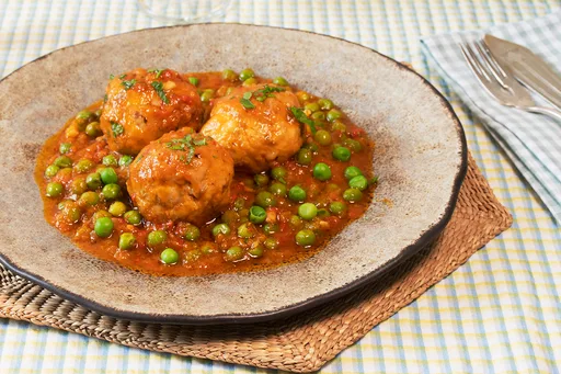 Albóndigas de bonito fresco del norte en salsa de piquillo