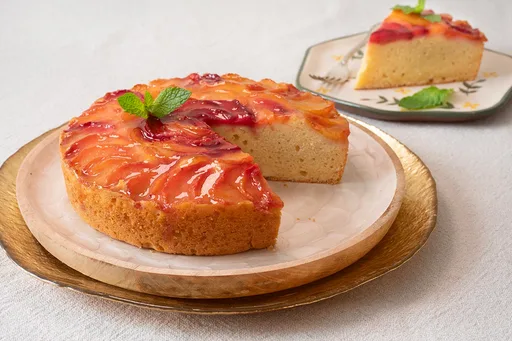 Bizcocho de ricotta y ciruelas rojas fácil y esponjoso