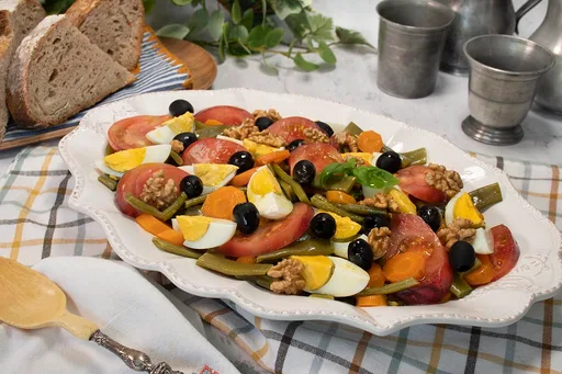 Ensalada de judías verdes con huevo y tomate. BAJA EN CALORÍAS