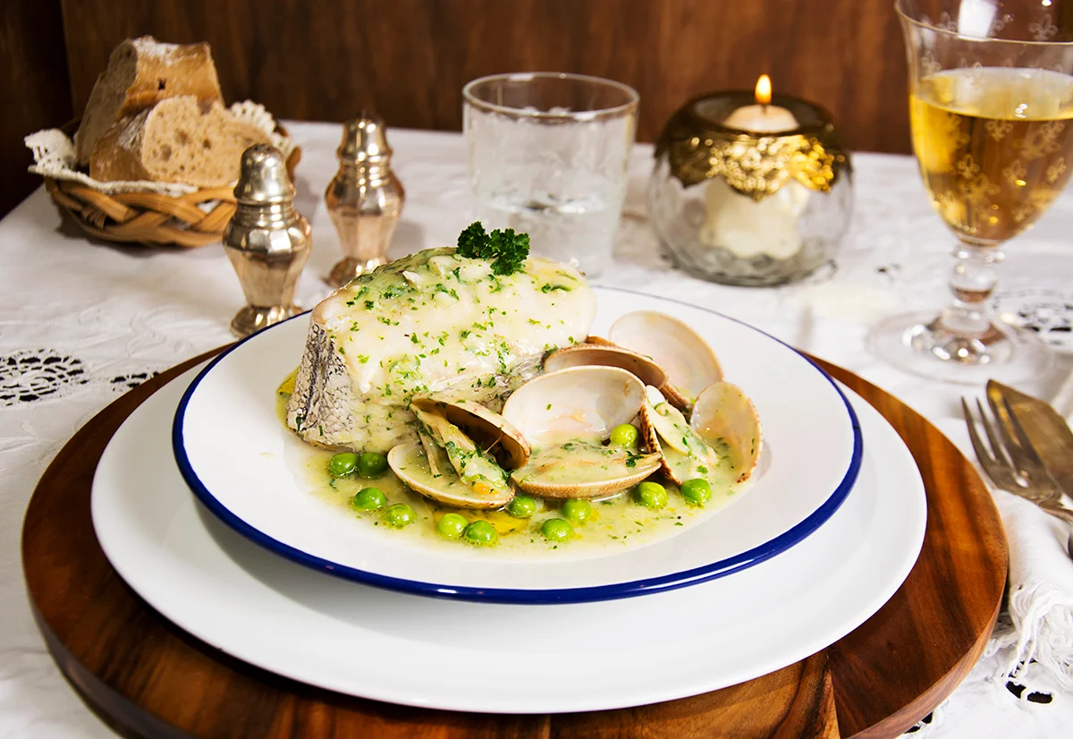 Merluza con almejas en salsa verde