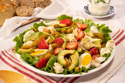 Ensalada ADILA con salsa de yogur