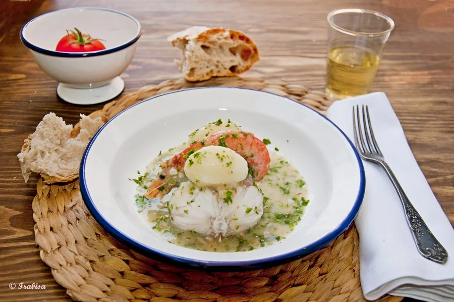 Rape con langostinos en salsa verde