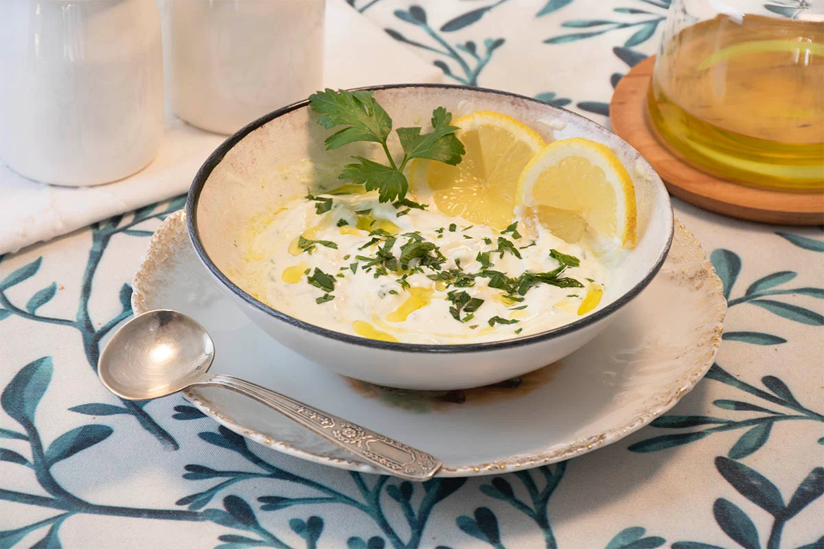 Salsa fresca de yogur griego