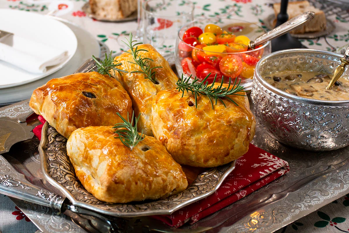 Solomillo Wellington (individual) con foie y salsa de setas.
