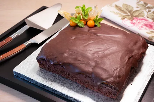 Tarta estilo Sacher con dulce de leche y brownie