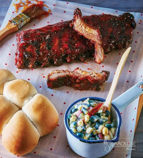 Costillas BBQ con esquites asados