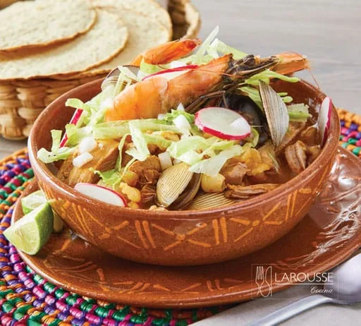 Pozole mar y tierra