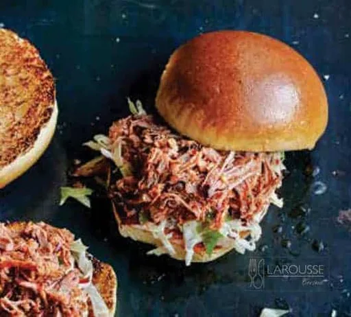 Sándwich de cerdo deshebrado