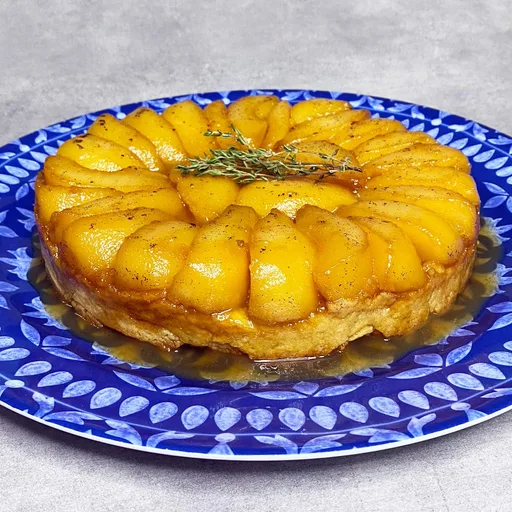 Tarta tatin de pera y tomillo
