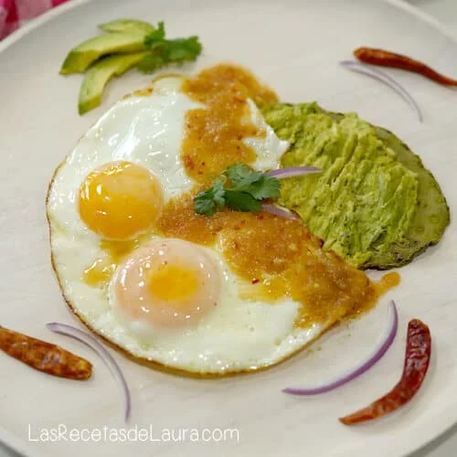 Tostadas de nopal con huevo
