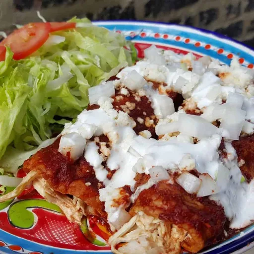 Enchiladas Rojas con Pollo