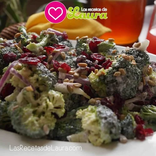 ENSALADA DE BRÓCOLI CON ARÁNDANOS