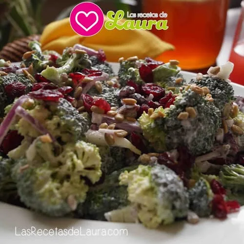 ENSALADA DE BRÓCOLI CON ARÁNDANOS
