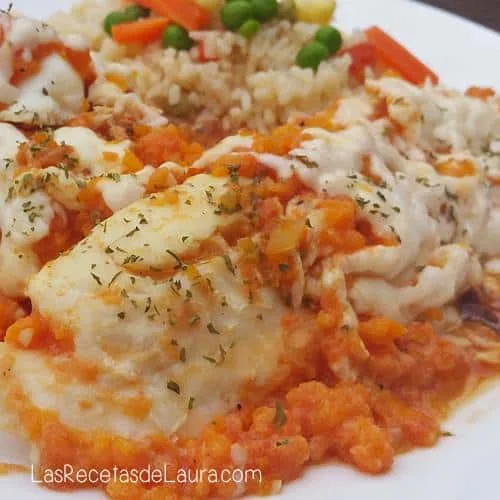 PESCADO EN CREMA DE PIMIENTO