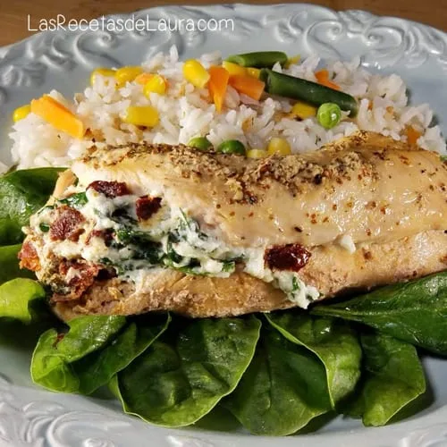 POLLO RELLENO CON QUESO Y ESPINACAS