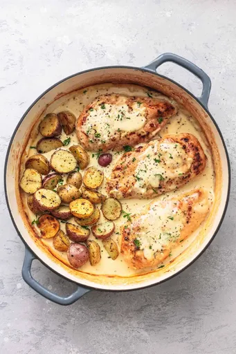 Pollo y patatas con salsa cremosa de Dijon