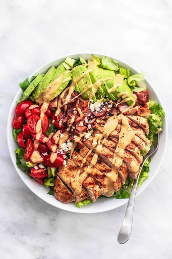 Ensalada de pollo y aguacate