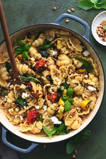 Pasta con verduras del mercado
