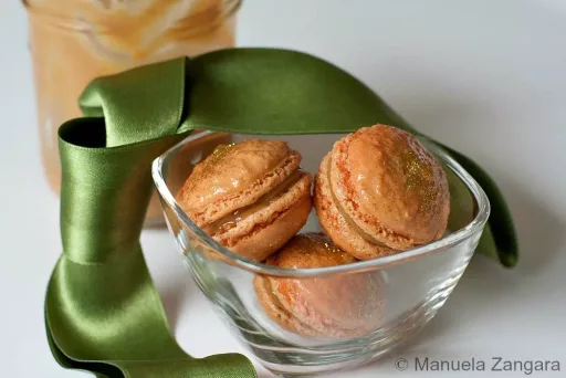 Dulce de Leche Macarons