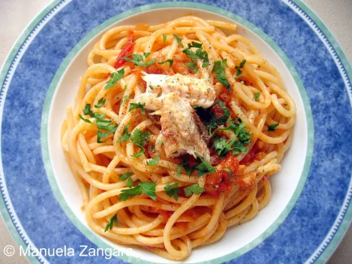 Receta de espaguetis con salsa de pescado