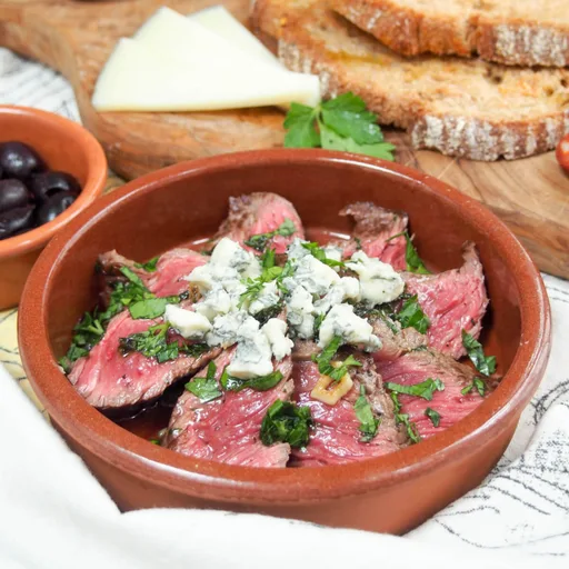 Filete marinado en vino blanco con queso azul