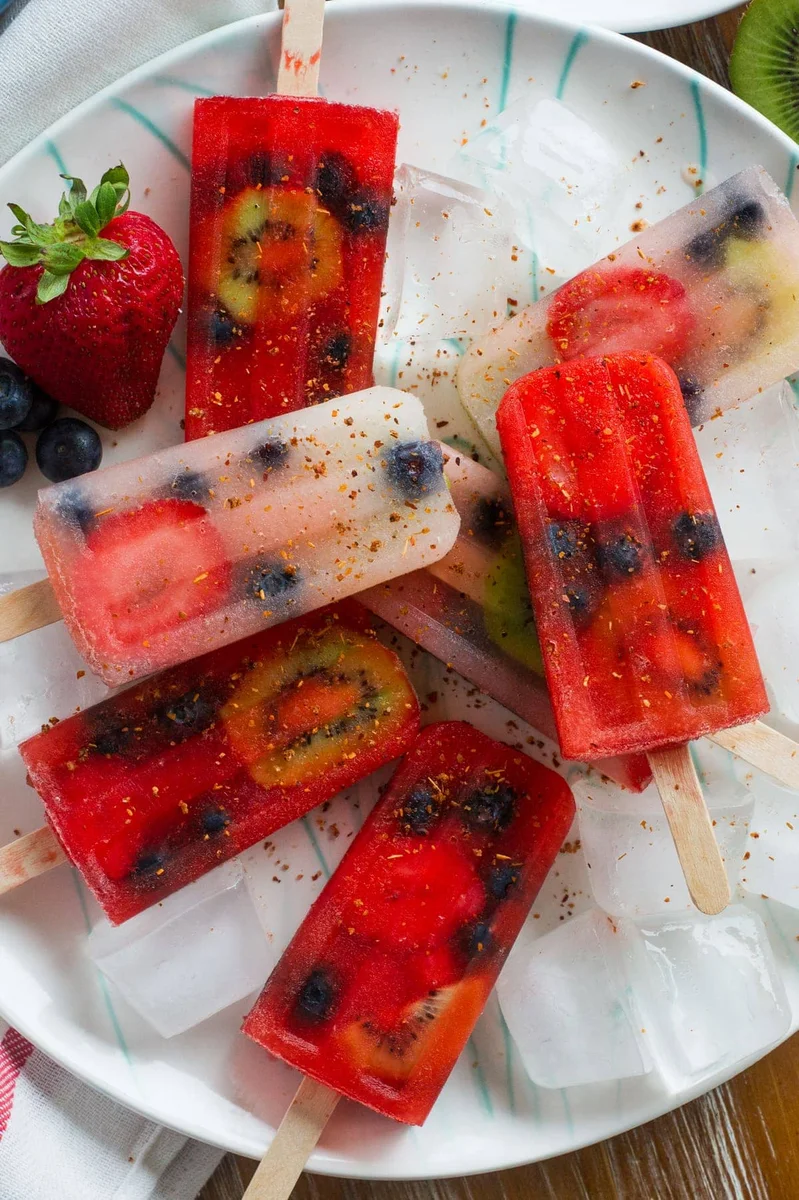 Paletas de Jugo de Frutas y Limonada con Tajín