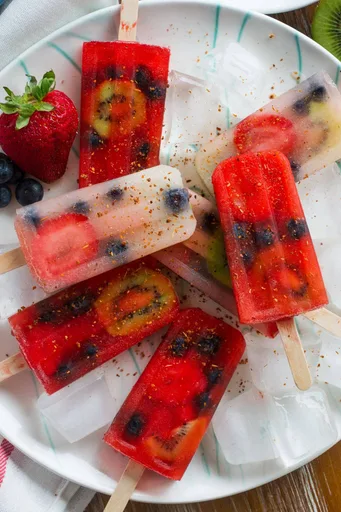Paletas de Jugo de Frutas y Limonada con Tajín
