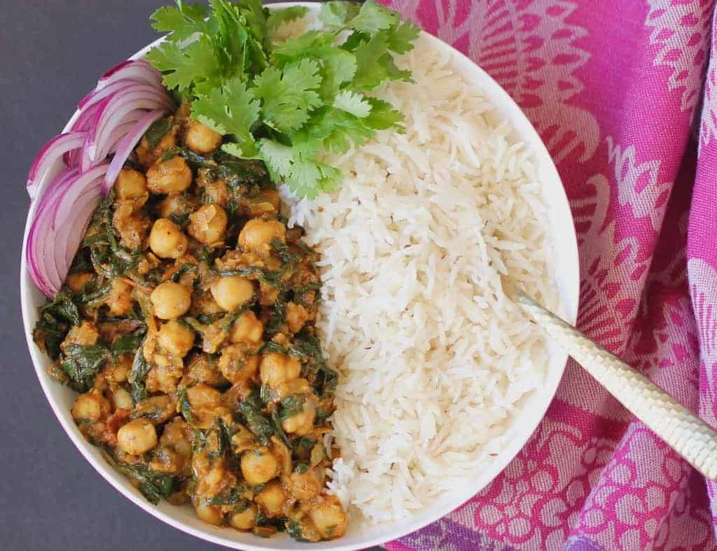 Chana Saag {chickpeas and spinach cooked in warm spices}