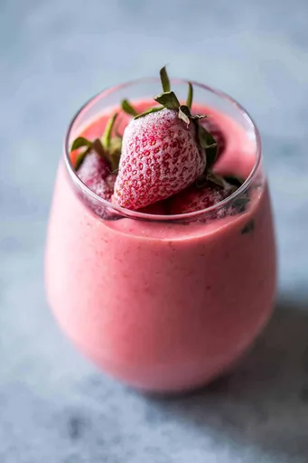 Batido congelado de yogur griego y fresas