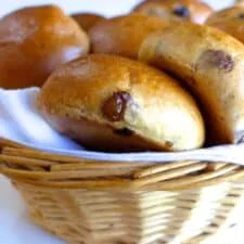 Raisin Bread - The perfect healthy snack (Stafidopsomo)