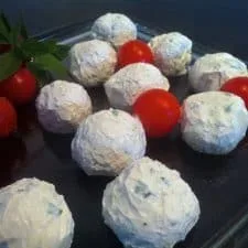 Yogurt Balls with fresh Herbs