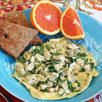 Tortilla francesa de espinacas y alcachofas