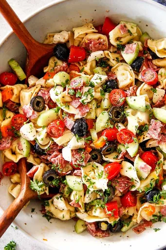 Ensalada de pasta italiana con tortellini