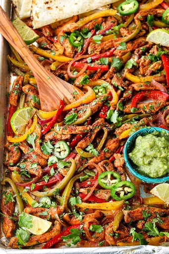 Fajitas de pollo al horno en bandeja