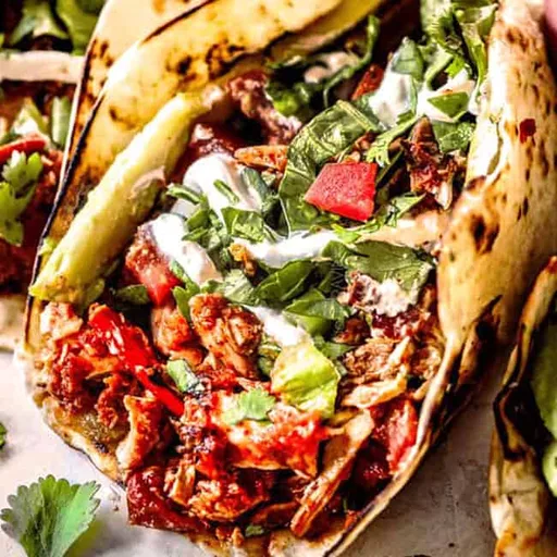 Tacos de pollo desmenuzado