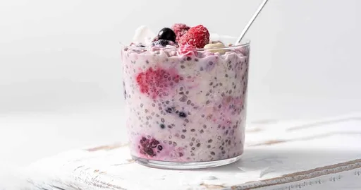 Avena nocturna con fruta congelada