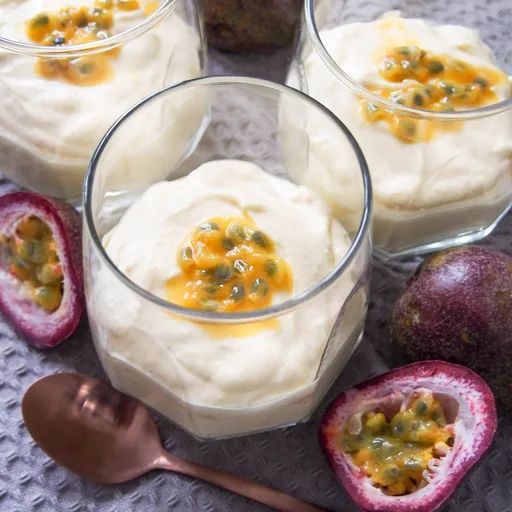 Passion fruit mousse (mousse de maracuja)