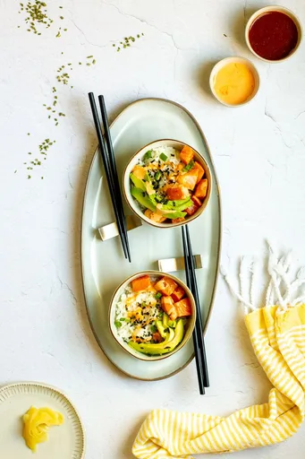Poke de salmón picante