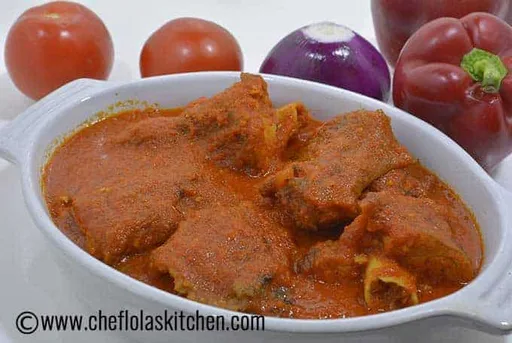 Estofado de tomate con alitas de pavo ahumadas
