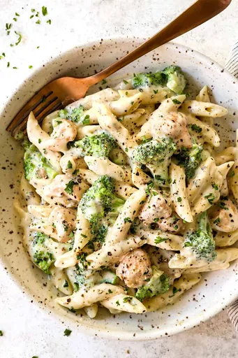 Chicken Alfredo with Broccoli