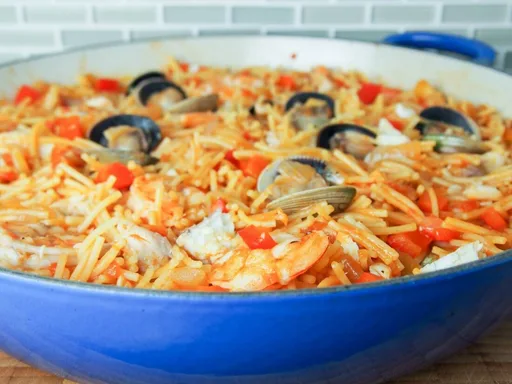 Fideua (pasta paella)