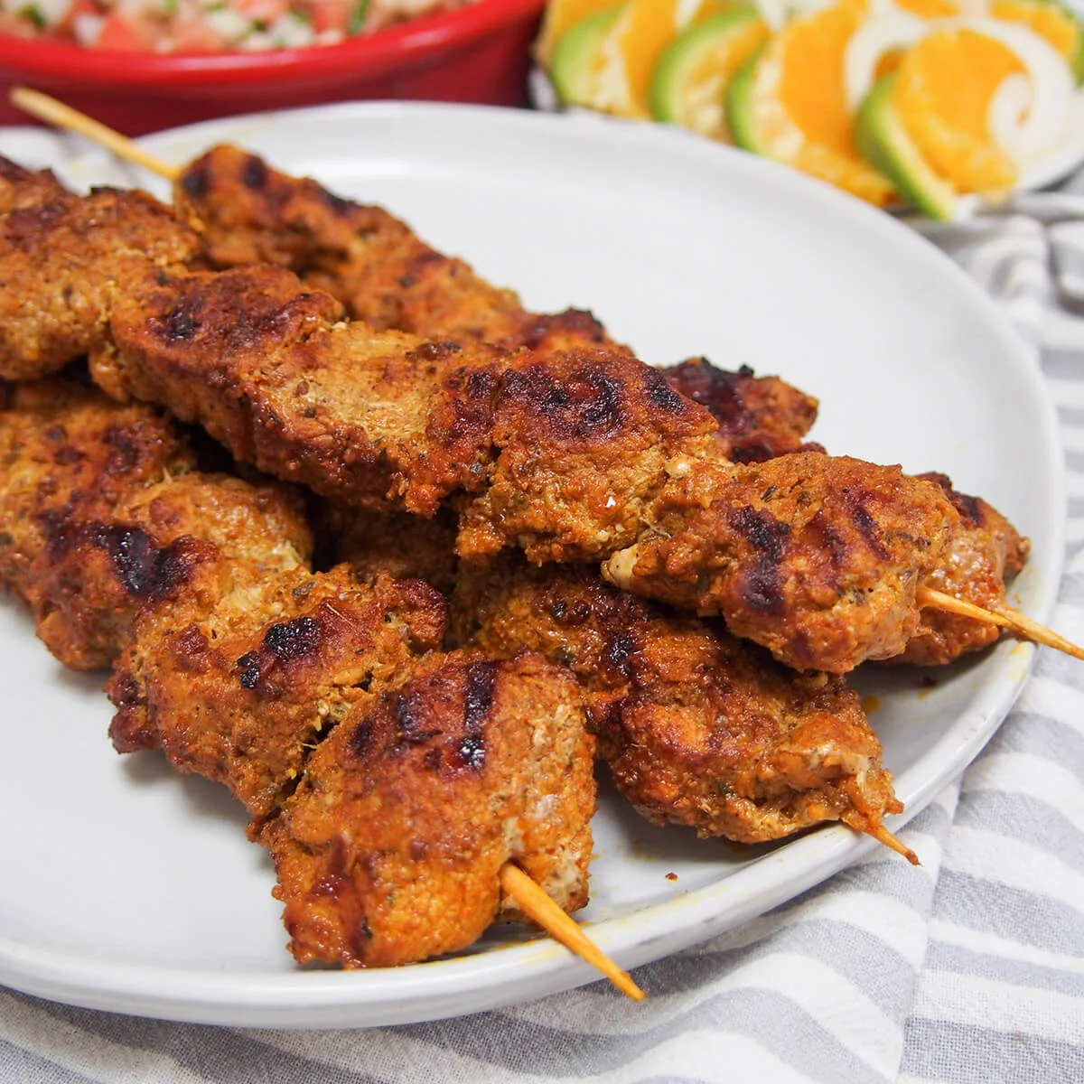 Pinchos morunos (Spanish pork skewers)