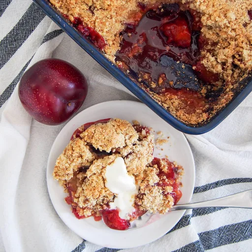 Plum crumble