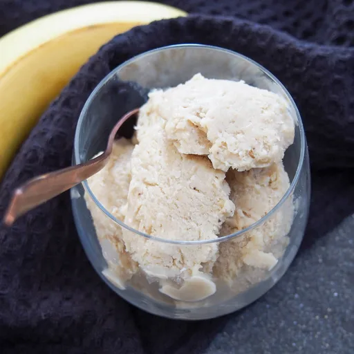 Helado de plátano asado