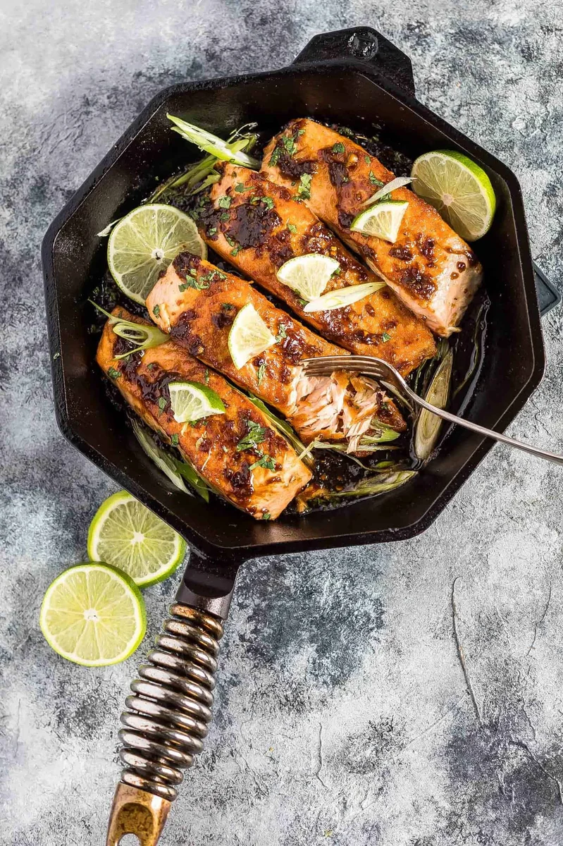 Salmão com cobertura cetogênico