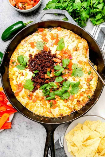 Queso fundido con chorizo